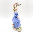 Porcelana De Mujer Rubia Sentada Con Flores