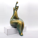 Porcelana De Mujer Sentada Caderona Grande En Poliresina