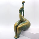 Porcelana De Mujer Sentada Caderona Grande En Poliresina